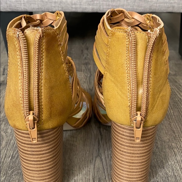 Madden Girl Chunky Heel - Picture 3 of 6